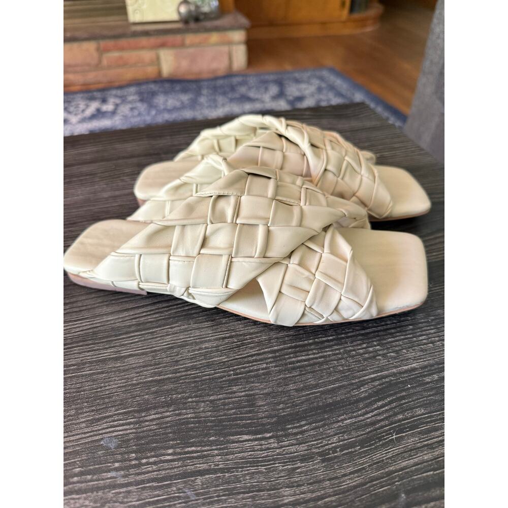 Vince Camuto "Anella" Beige XXL Braided Slide Sandals Sz. 7.5 - Picture 3 of 6